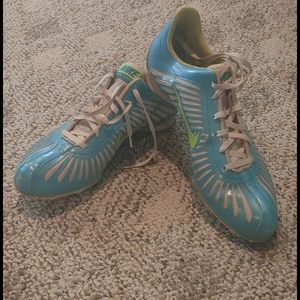 Women Nike track cleat/spikes